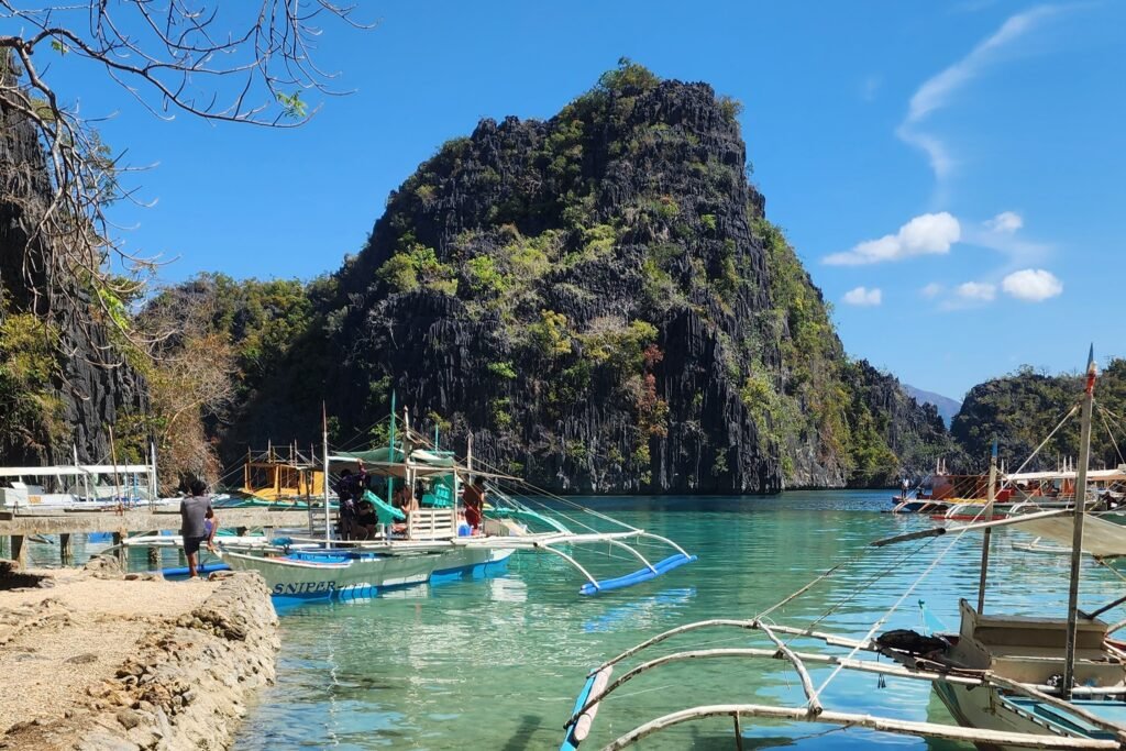 Kayangan Lake